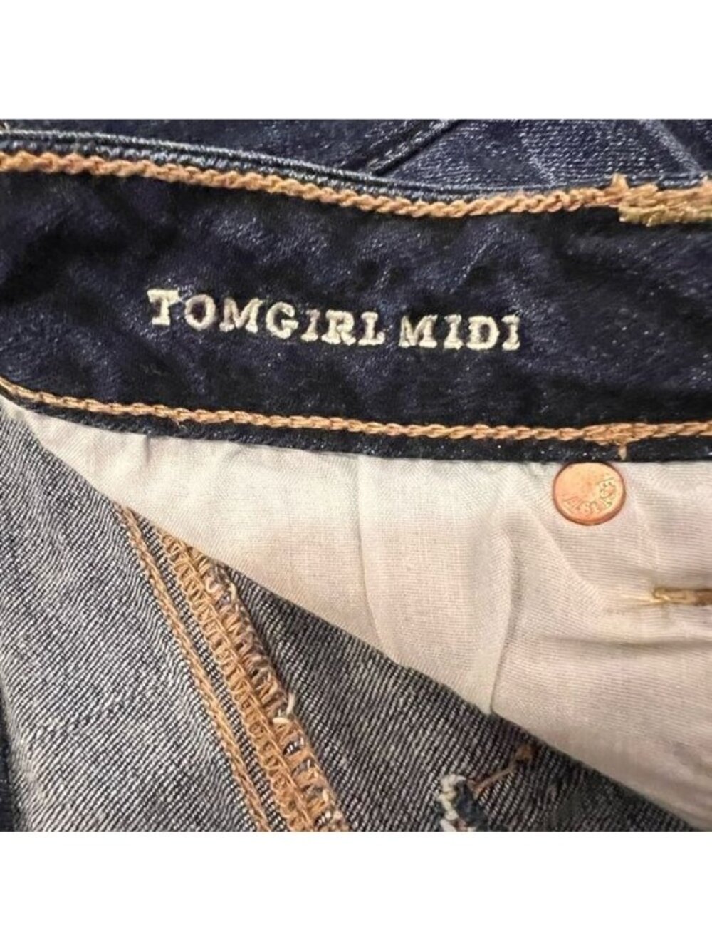 American Eagle Tomgirl Midi Size 8 Stretch Dark Medium Rinse Denim Shorts Cuffed - Picture 9 of 13